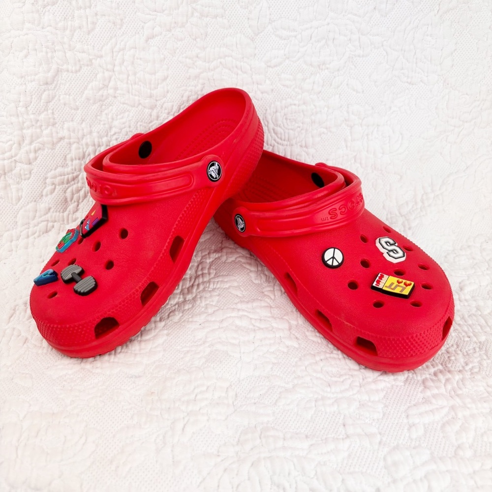 Red Crocs with Charms Size Women's 9 Men's 7 - Picture 2 of 8